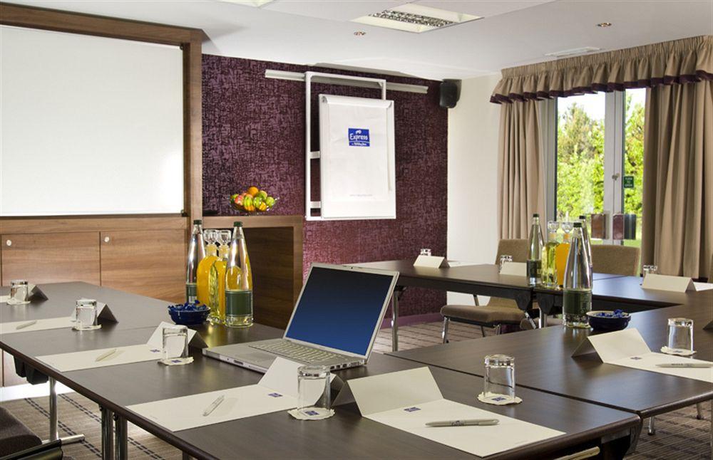 Holiday Inn Express Stirling By Ihg Exterior foto