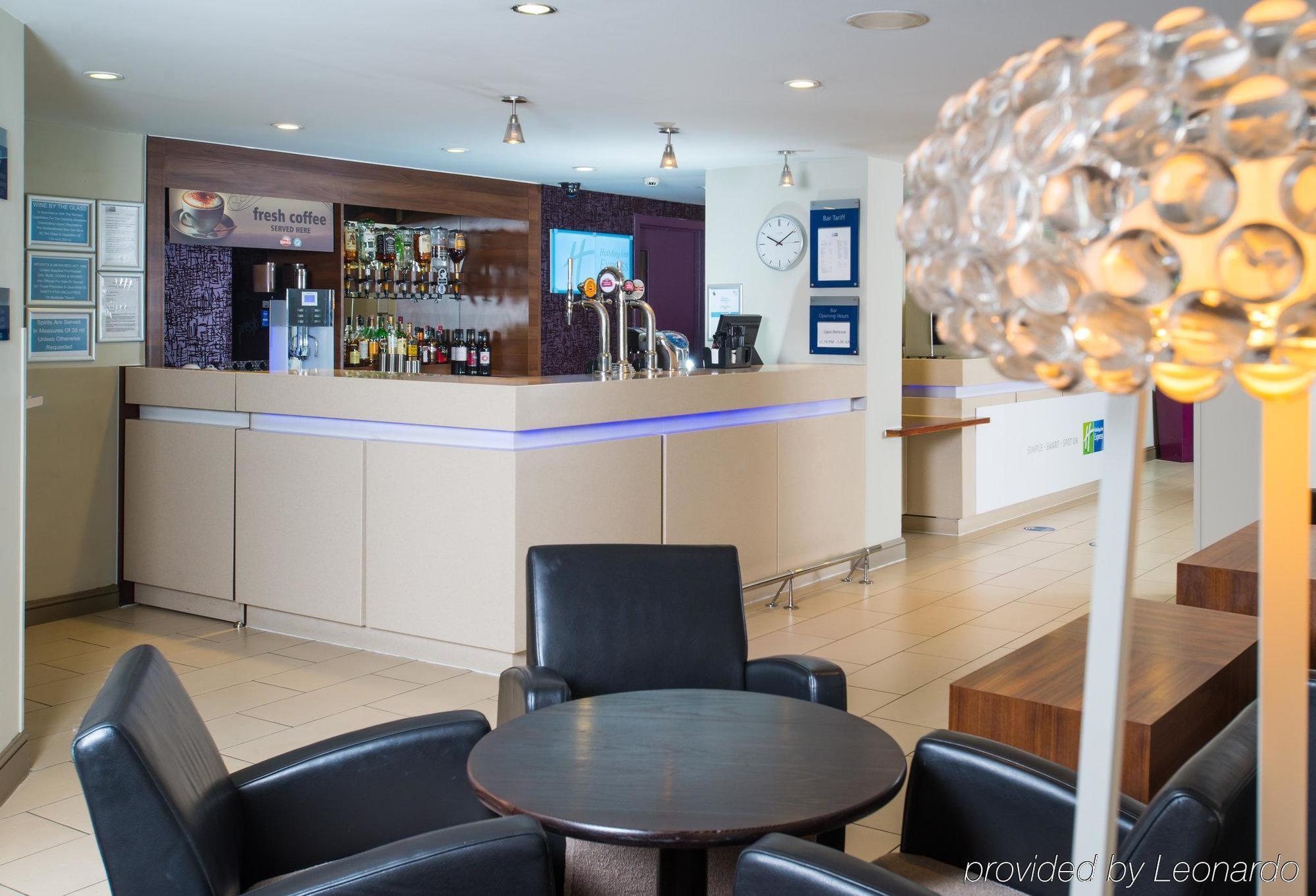 Holiday Inn Express Stirling By Ihg Exterior foto
