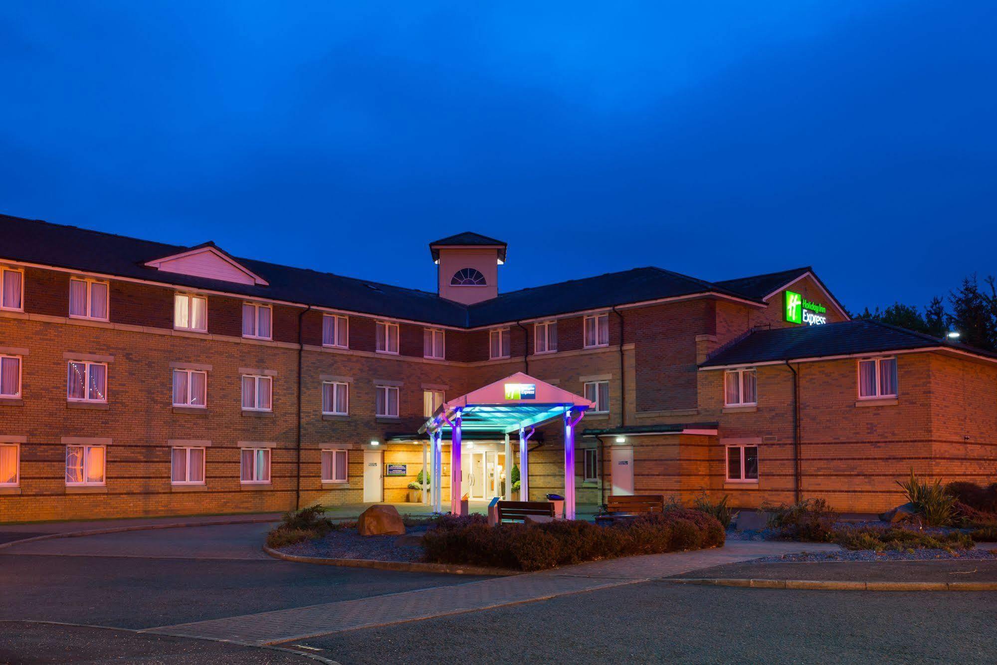 Holiday Inn Express Stirling By Ihg Exterior foto